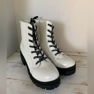 Juicy Couture white faux paten leather lace up combat Boots KC-CARME sz 1O M